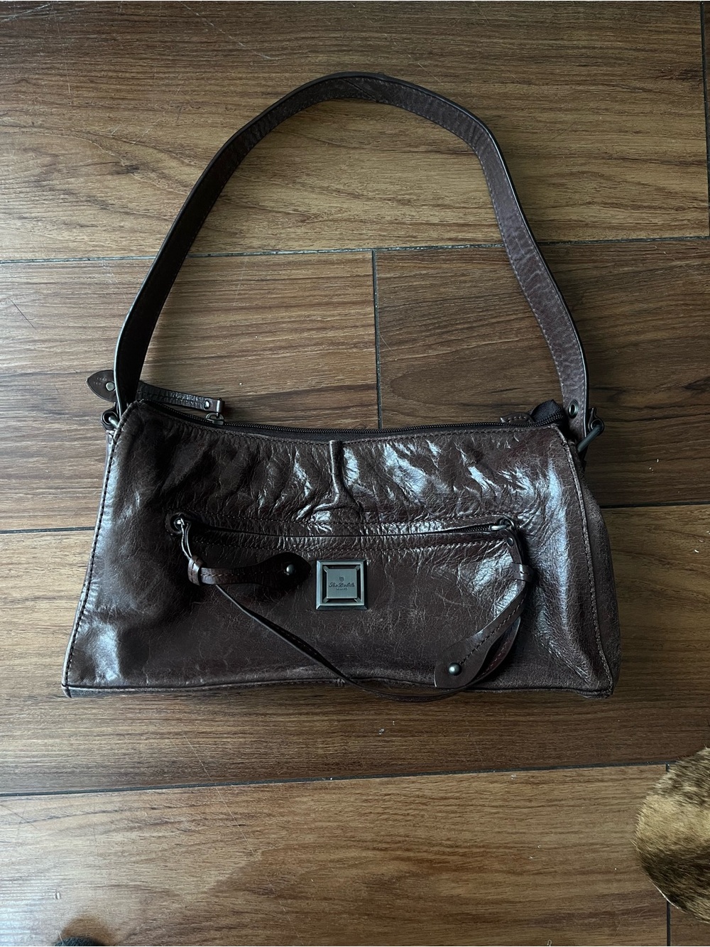 Classic Dark Brown Leather Shoulder Bag with Front Zip Pocket